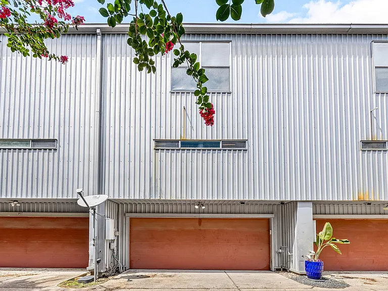 913 Robin St — Photo 22