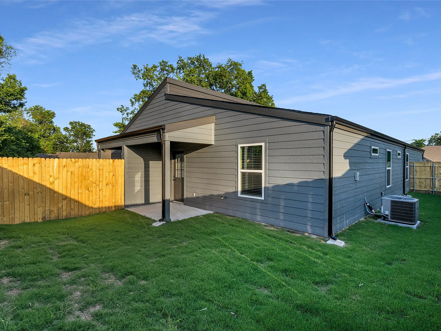 3 bed, 2.0 bath, 1254 sqft, $1,595 — Photo 4
