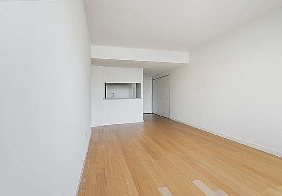4th image of 1 Columbus Pl APT N17e