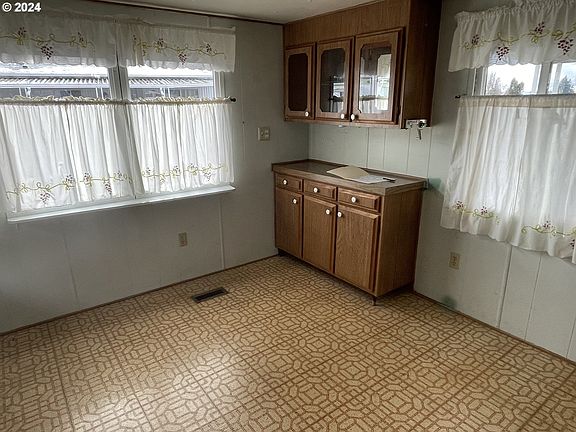 4th image of 1004 NE 72nd St Unit 58