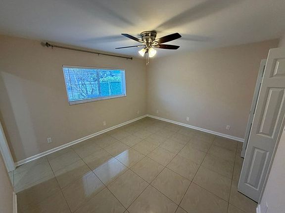 5th image of 499 W Conference Dr