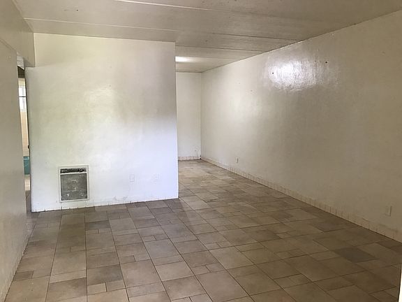 4th image of 700 NW 10th Ter Suite 9