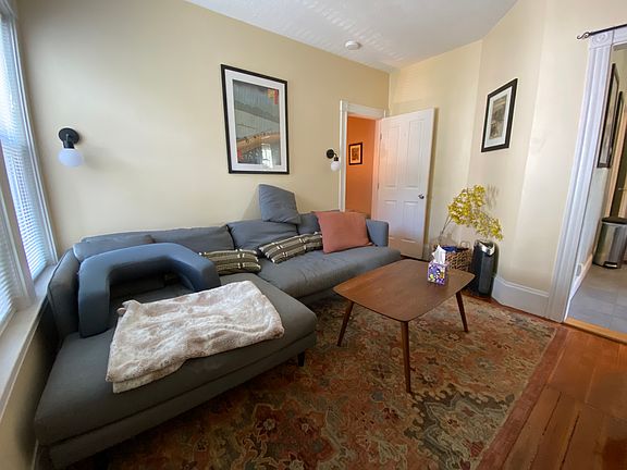 3rd image of 8 Elsmere Ter APT 1
