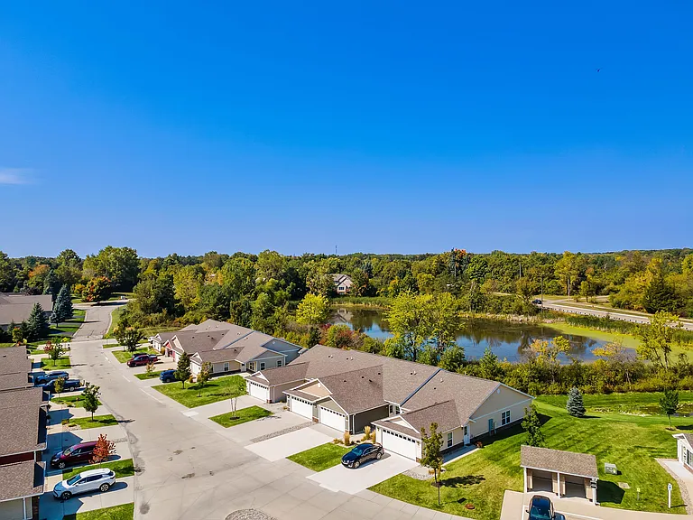 Redwood Grand Blanc — Photo 12