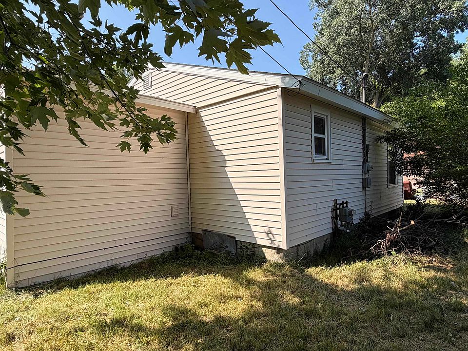 4th image of 1052 Pine Rd
