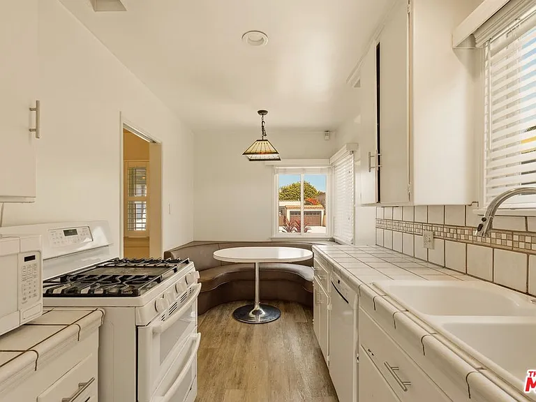 7407 Naylor Ave — Photo 6