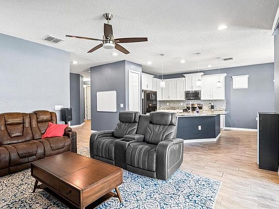 3rd image of 2642 Flicker Cv