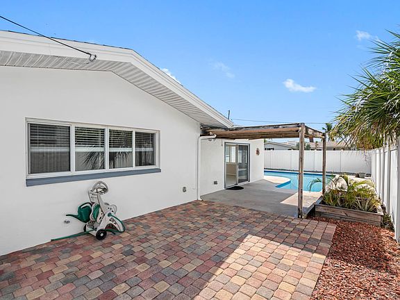 3rd image of 1989 Dolphin Blvd S