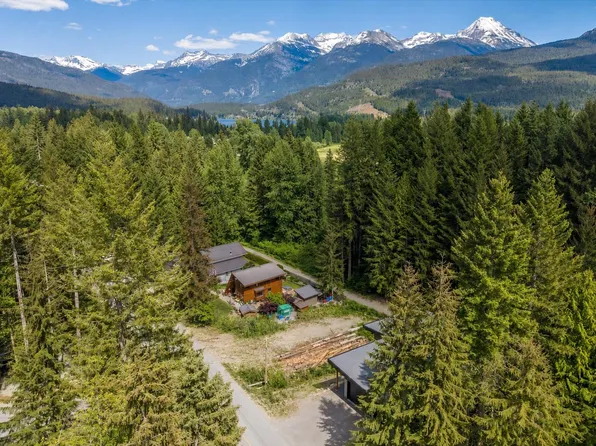 8354 Rainbow Dr, Whistler, BC V8E 0G1