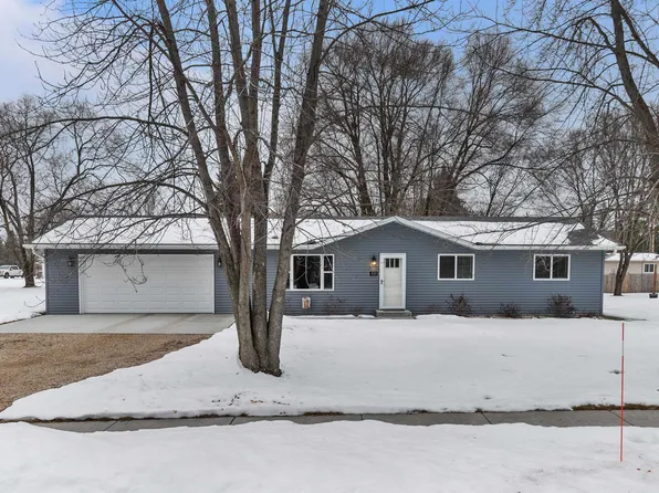 450 E Green Meadow Dr, Wautoma, WI 54982
