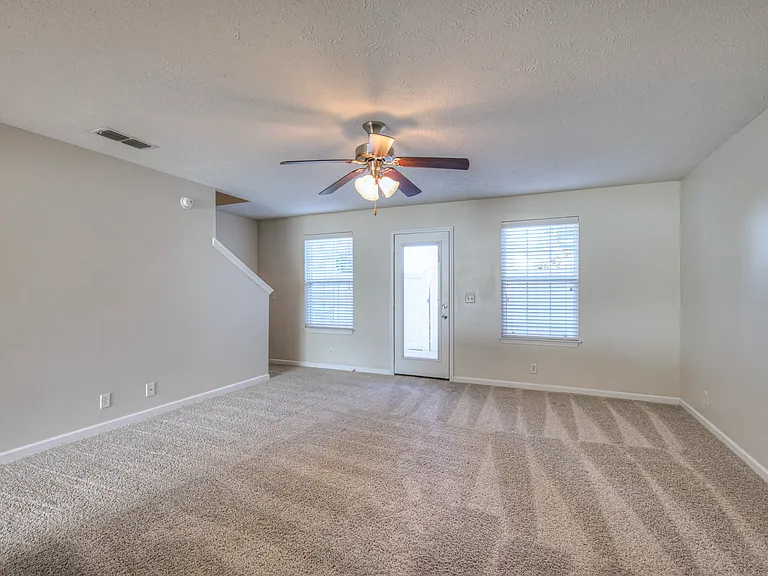 4325 Aurora Cir — Photo 6