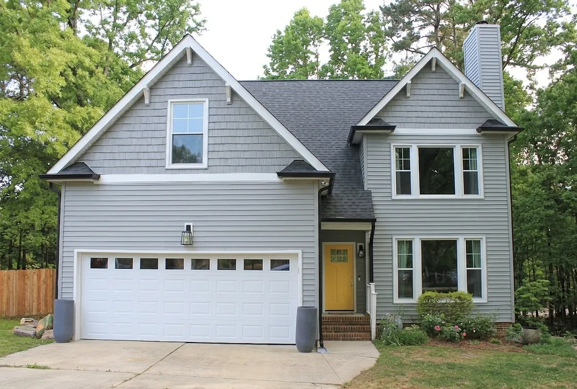 4 bed, 2.5 bath, 2121 sqft, $2,600 — Photo 1