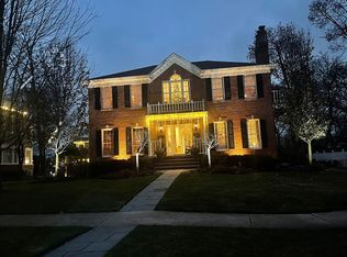 517 W Lincoln Ave, Wheaton, IL 60187