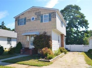 17 Jefferson Ave, Bellmore, NY 11710