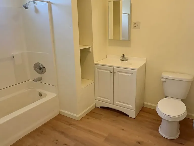 1151 S Avenue C — Photo 10