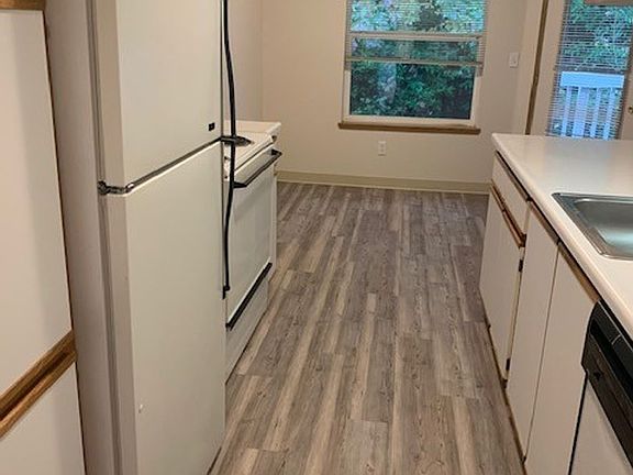 3rd image of 4004 SW Beaverton Hillsdale Hwy #4022