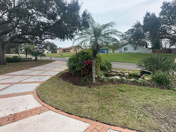 4th image of 203 S Lake Mariam Dr