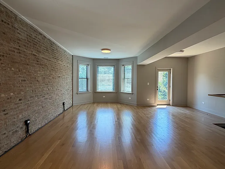 3530 W Dickens Ave #2 — Photo 1