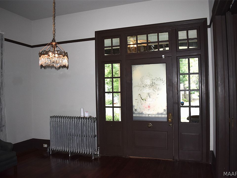 10th image of 2207 Winona Ave