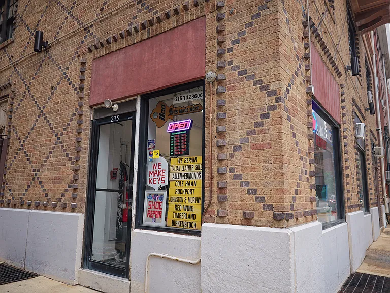 Westbury — Photo 38