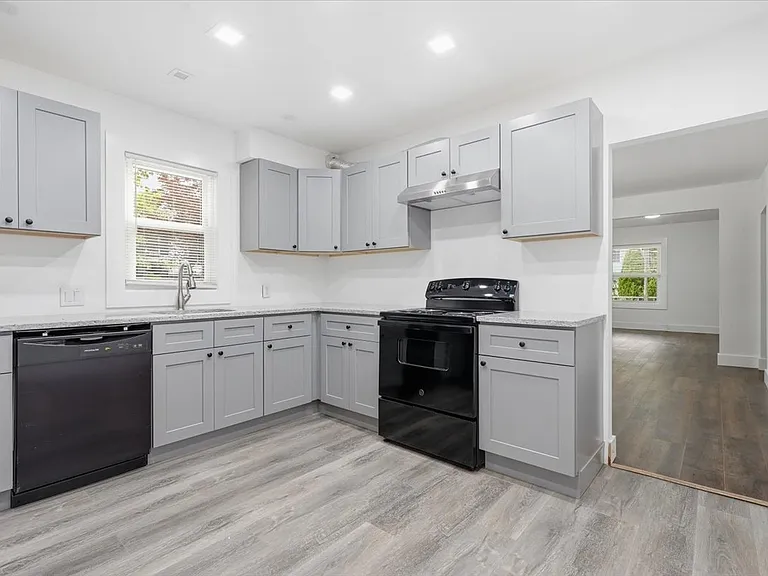 66 Penn St — Photo 14