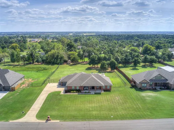 200 Meadow Lark Ln, Blanchard, OK 73010