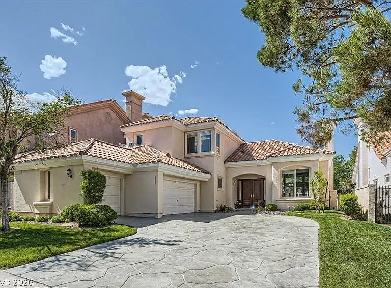 8900 Rainbow Ridge Dr — Photo 1