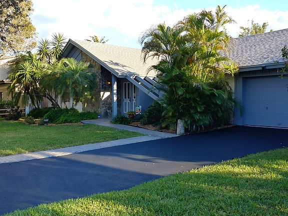3rd image of 10118 SW 53rd Ct