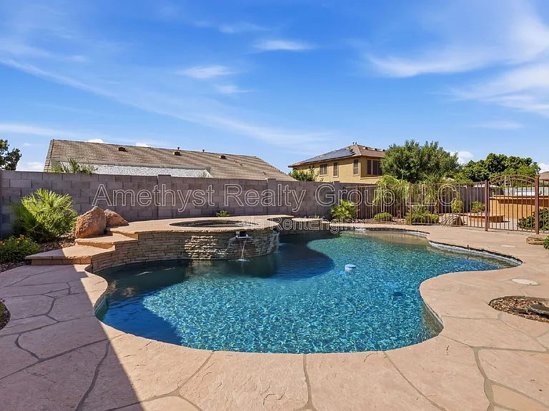 7017 W Greenbriar Dr — Photo 1