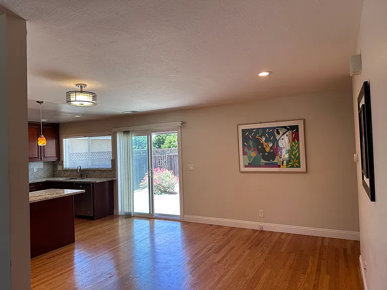 2913 Daisy Ct — Photo 5
