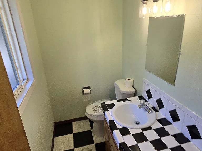 637 SE Commerce St — Photo 9