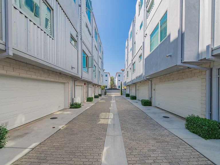 6016 W Beachwood Ln — Photo 10