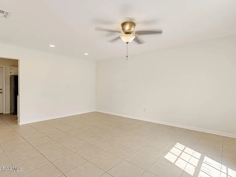 100 Winchester Dr #309 — Photo 5