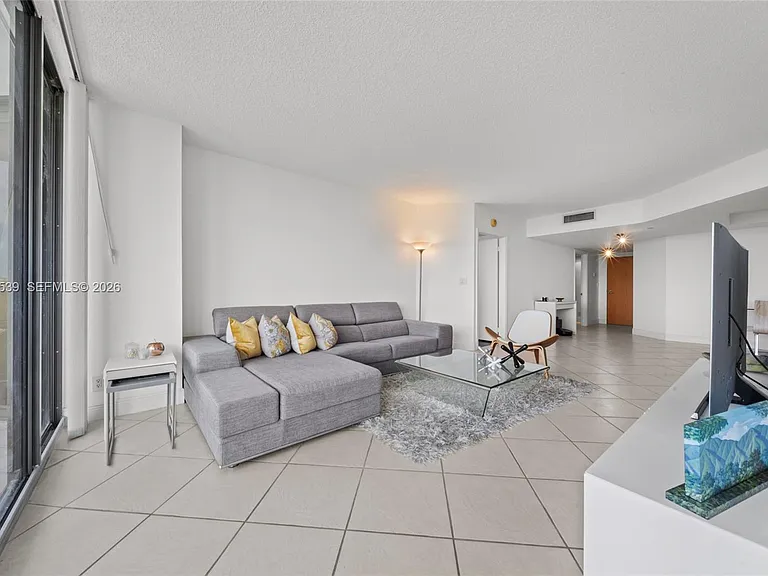 3598 Yacht Club Dr #601 — Photo 4