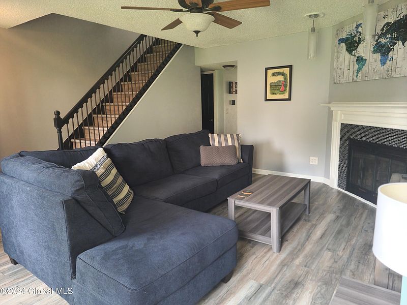 3rd image of 11 Minuteman Court