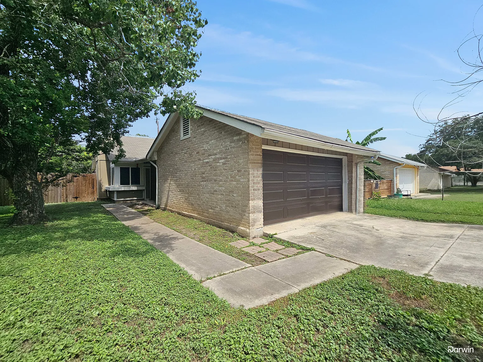 3 bed, 2.0 bath, 1053 sqft, $1,385 — Photo 2