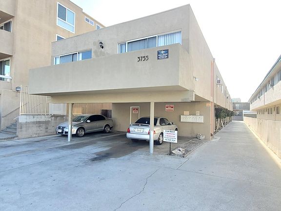 2nd image of 3753 Clarington Ave #10