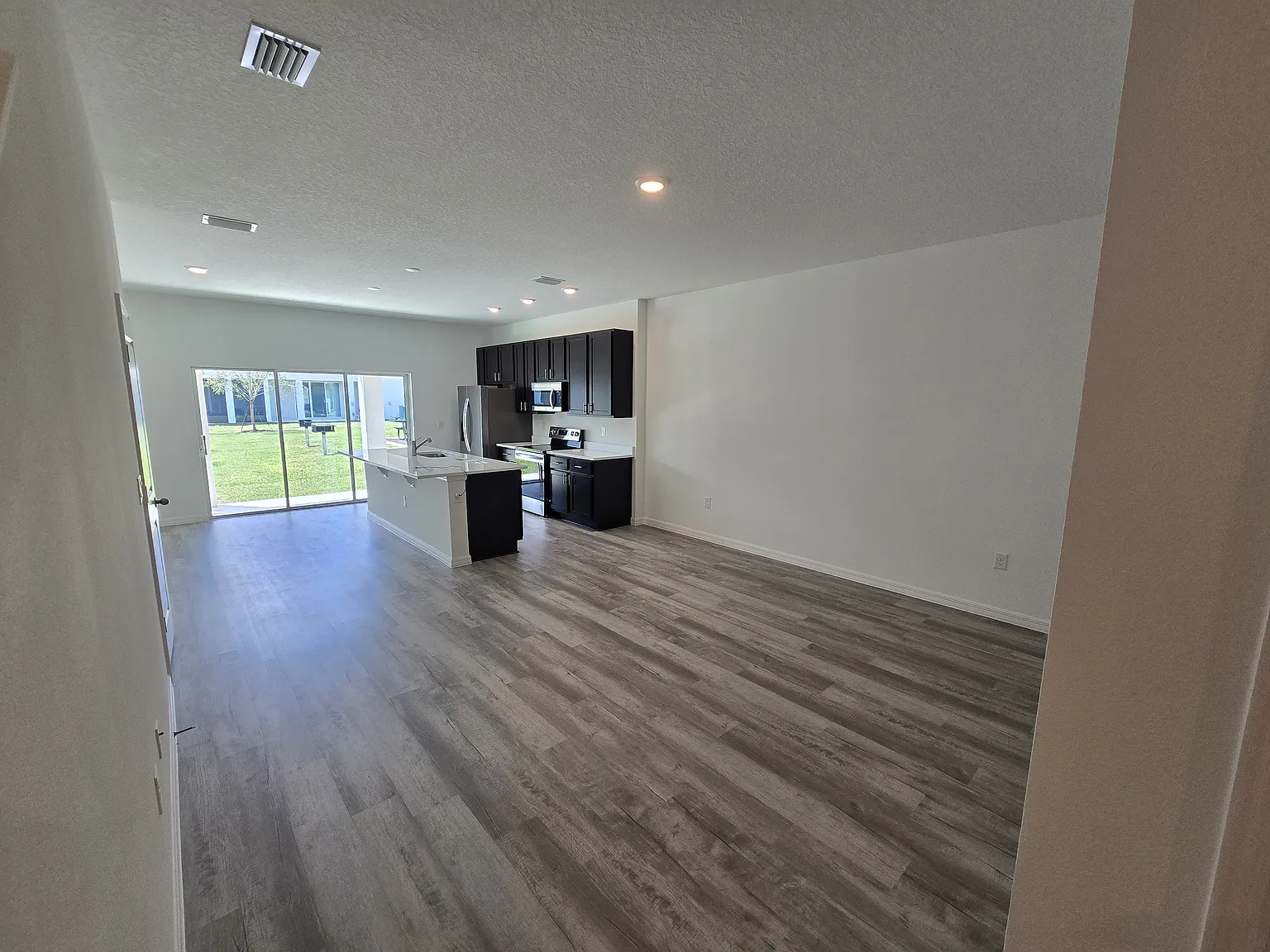 3 bed, 1722 sqft, $1,995 — Photo 3