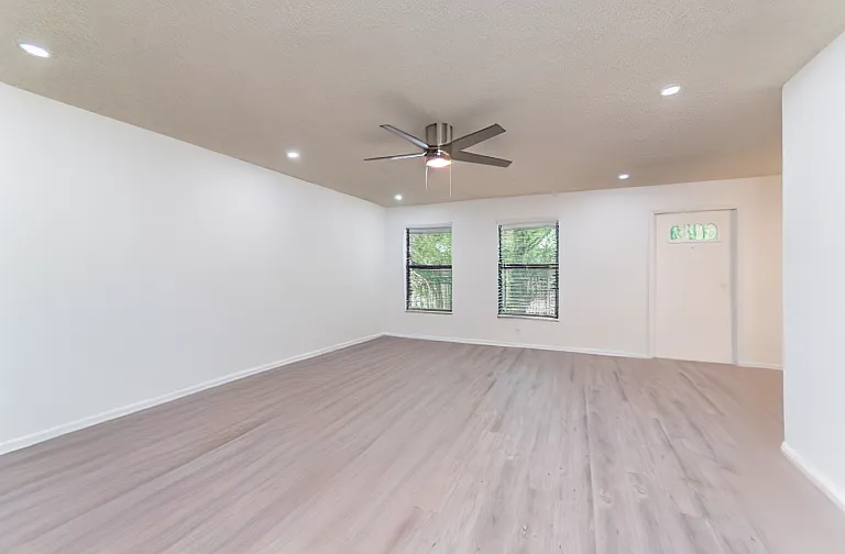 1100 NE 18th St #4 — Photo 9