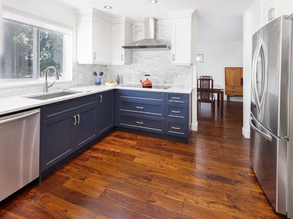 2776 Westlake Dr, Coquitlam, BC V3C 5K1