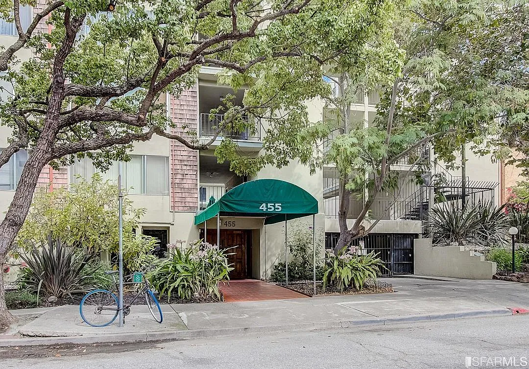 455 Crescent St APT 108 photo 1