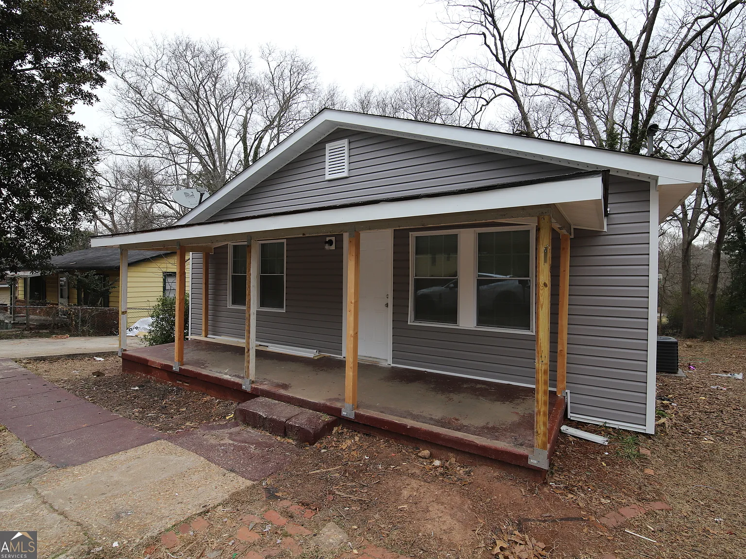 3 bed, 1.0 bath, $1,250 — Photo 1