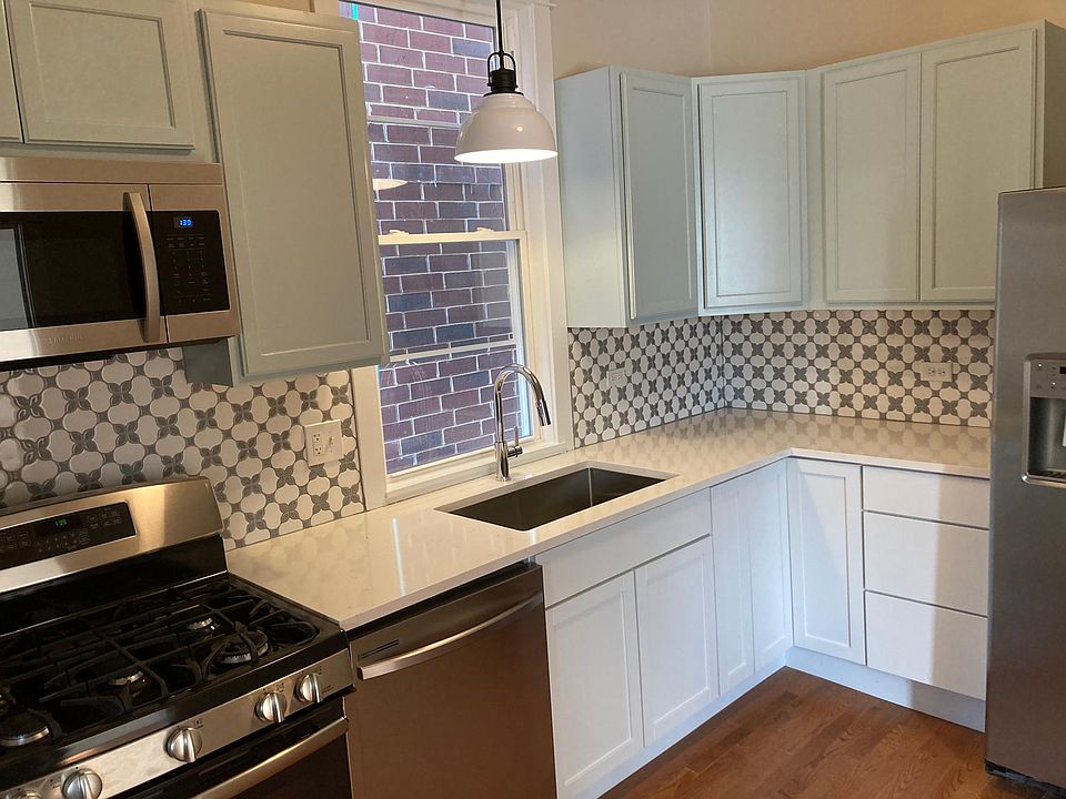 1st image of 1455 W Erie St #2
