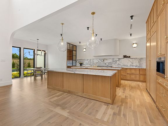 5th image of 5510 Del Roy Dr