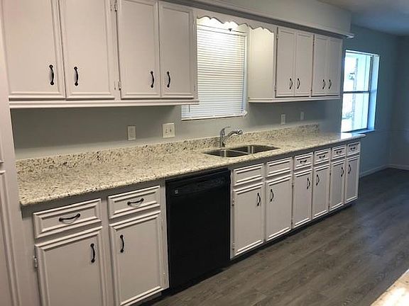 5th image of 17130 Live Oak Cir