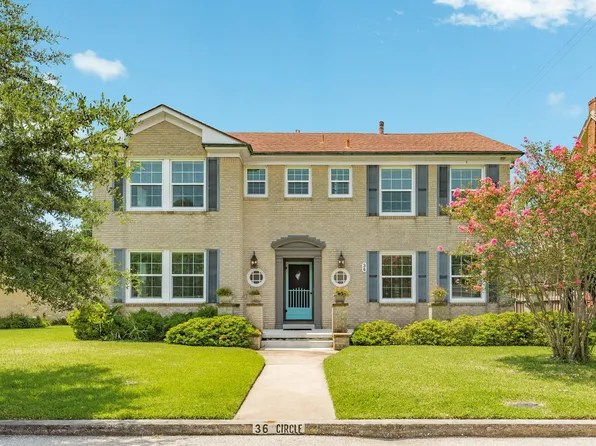36 Cedar Lawn Cir, Galveston, TX 77551