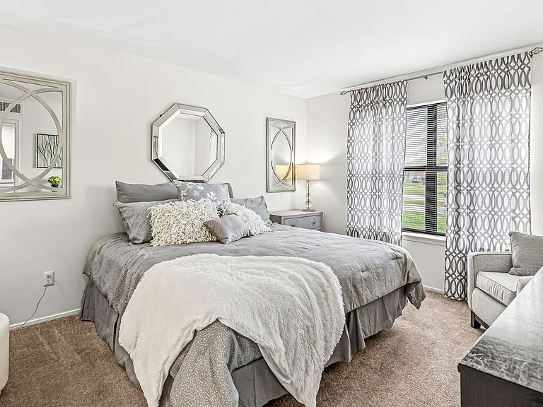 Enclave at Eagle Creek Apartments — Photo 16