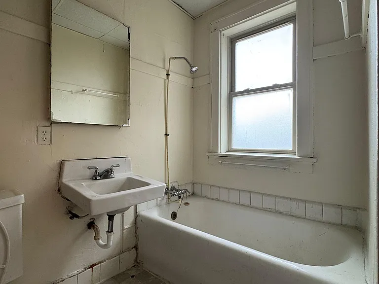 823 S 22nd St #2 — Photo 2