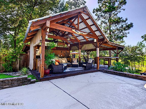 4th image of 2005 Lauban Ln