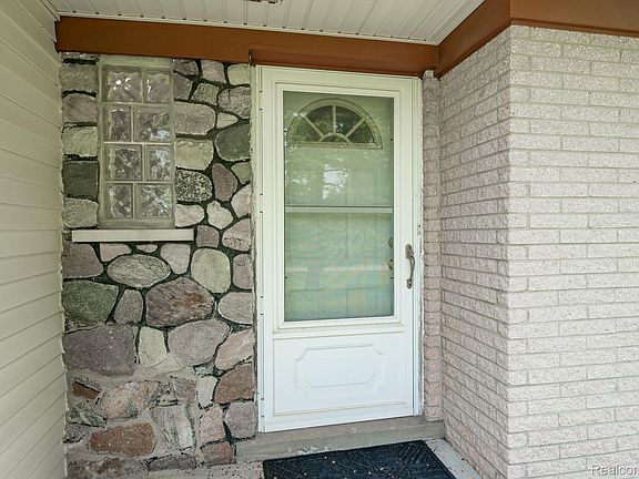 4th image of 5871 Brewster Rd